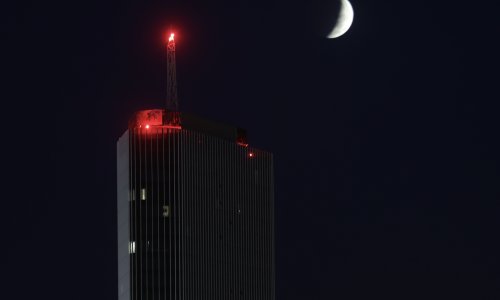 FOTO Djelomična pomrčina Mjeseca očarala zaljubljenike u astronomiju