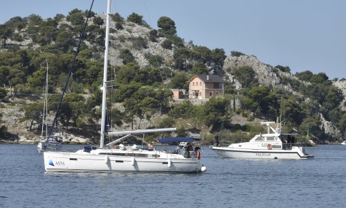 Jedrilica naletjela na kupača kod Pule i teško ga ozlijedila