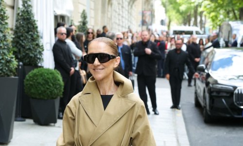 Pariška modna lekcija Celine Dion: Asimetrični baloner i crni salonke za trijumfalan povratak u prijestolnicu mode