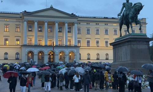Norveška se oprašta od kralja Haralda: Tisuće se okupljaju pred palačom