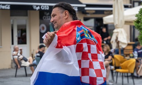 Tisuće stigle u Vukovar zbog Thompsonovog koncerta, došao i Miro Bulj: Pogledajte nove fotografije atmosfere