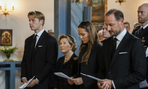 Tisuće građana u suzama: Norveška se oprašta od voljenog monarha, kralj Haakon VIII. predvodio obitelj