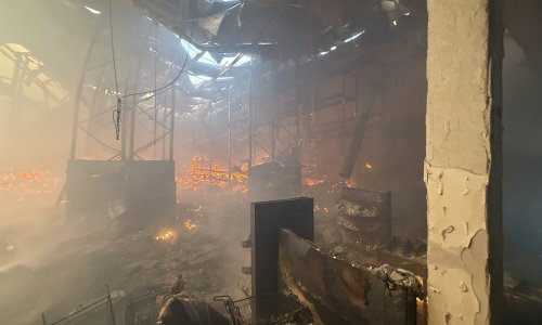 VIDEO Zbog požara u Karlovcu aktiviran SRUUK: 'Zatvorite prozore, ne približavajte se!'