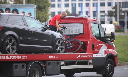 Samo 3 km/h dijelila su je od obične kazne: Umjesto toga završila je u lisicama, a auto na vučnoj službi