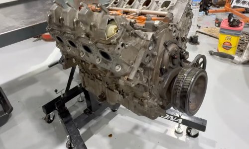 Prešao je više od 320.000 km, a motor se doslovno raznio: Kad ga je mehaničar otvorio, otkrio je nešto čudno