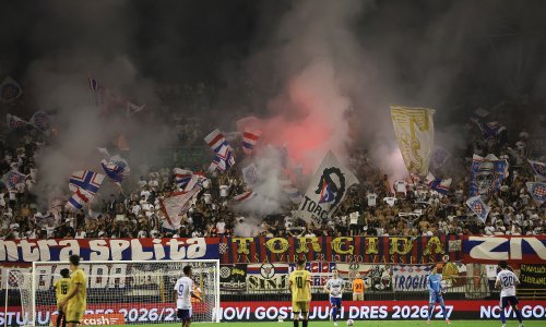 Torcida na Poljudu zapalila transparent navijača koji su odali počast Ratku Mladiću