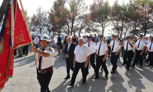 Omiš se oprostio od vatrogasnog heroja Drage Lelasa, život je posvetio pomaganju drugima