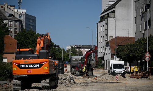 Pijana policajka se u Vukovarskoj zabila u bager, sud joj izrekao kaznu od 1710 eura