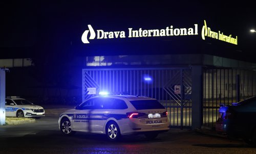 Buknuo požar u osječkoj tvrtki za preradu plastike: 'Dobili smo dojavu da gori otpad'
