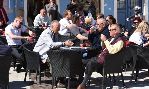 U istarskom kafiću tražio je čašu vode, a dobio bocu od 3,50 eura. Njegov potez izazvao je veliku raspravu
