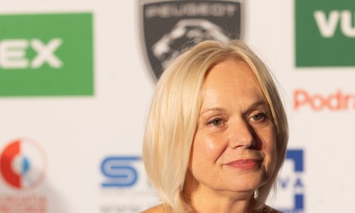 U izdanju od milijun dolara: Ksenija Pajić dekolteom i damskim šarmom pomela crveni tepih u Vukovaru