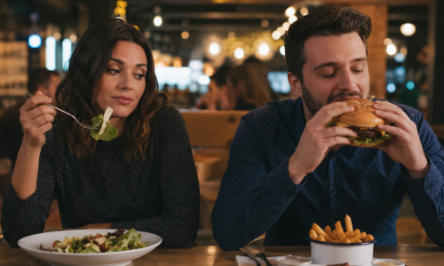 Zašto žene u filmovima jedu salatu, a muškarci burger? Priča je veća nego što mislite