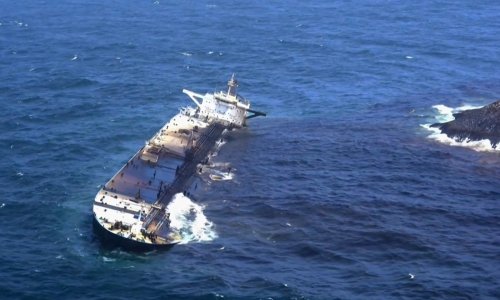 Četiri rakete pogodile iranski tanker kod ključnog otoka: 'Raznosimo ga u komadiće'