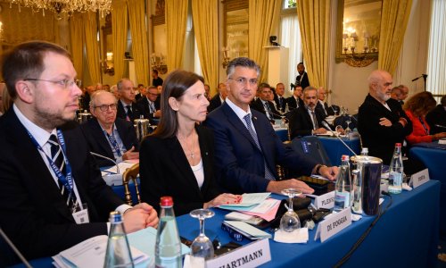 FOTO Evo gdje je Plenković dok Zagreb 'gori': Pazite što mu sve pišu u komentarima