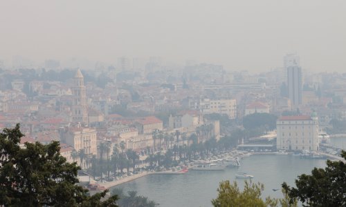 Dim stigao preko granice: Crveno na mjernim postajama diljem Dalmacije