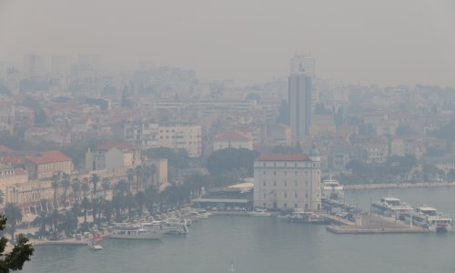 FOTO Pogledajte nevjerojatne prizore iz Dalmacije: Kvaliteta zraka se srozala, stiglo upozorenje