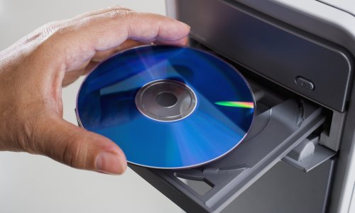 Mislili smo da su mrtvi, a sada se vraćaju: Generacija Z ponovno poludjela za CD-ima