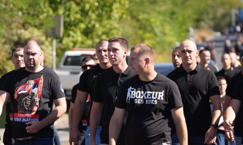 Vučićev sin došao se nakloniti Mladiću
