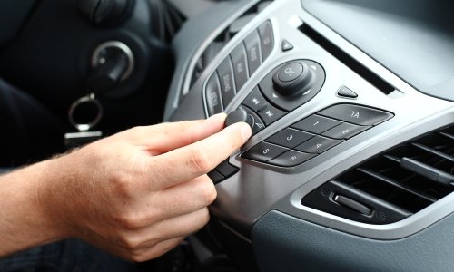 Primijetili ste da odjednom stišate radio dok vozite? Mozak tada radi upravo ovo