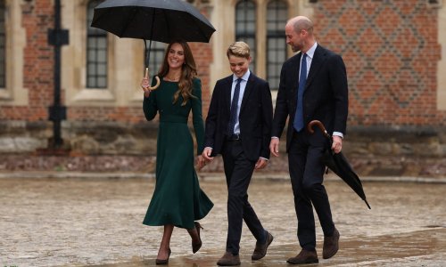 Budući kralj krenuo u novu školu: Princ George danas započeo školovanje na Etonu, stigao u pratnji Kate i Williama