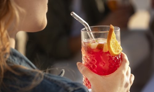Mnogi ih vole, ali gastroenterolog ih izbjegava: Evo koju vrstu pića nikad ne naručuje u restoranu