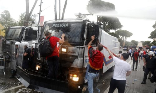 Sukob pred albanskim parlamentom zbog odmarališta Trumpova zeta: 'Uhitite Ramu'