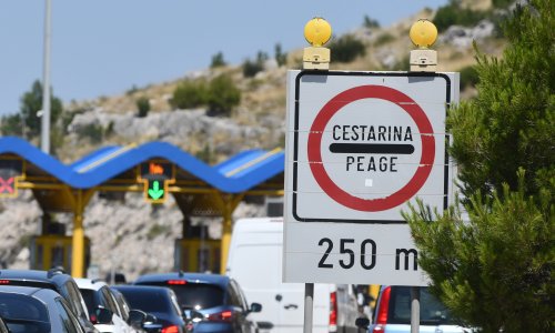 Novi sustav naplate cestarine zapeo zbog diploma. HAC: 'Kašnjenja neće biti, sve ide po planu'