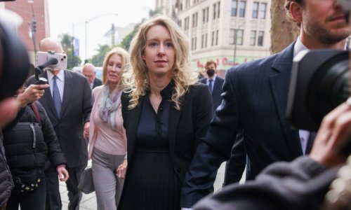 Od milijarderke do zatvorske ćelije: Novi dokumentarac pokazuje posljednje dane Elizabeth Holmes na slobodi