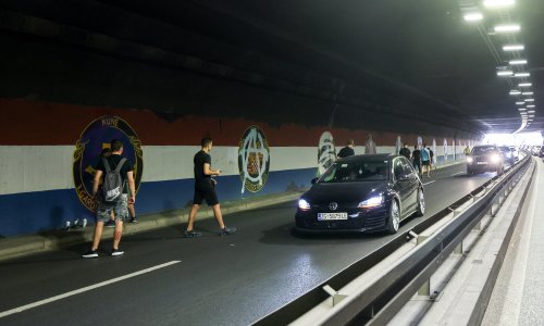 FOTO Vandali išarali murale hrvatskih postrojbi kod Vjesnika, Boysi ih krenuli obnavljati: Stvorio se prometni čep