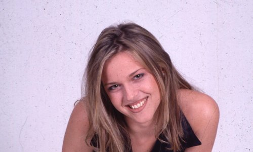 Godine joj ne mogu ništa: Nekadašnja divasica Maja Vučić vratila se mikrofonu i zapjevala uz nasljednicu