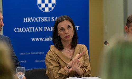 Vučković priznala: Vlada ne može obećati da će 33.000 tona otpada iz Gospića ukloniti u tri mjeseca