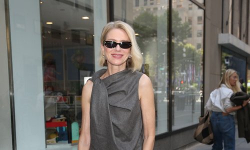 Zaboravite na dosadna odijela: Naomi Watts demonstrirala kako nositi asimetriju i zmijski uzorak