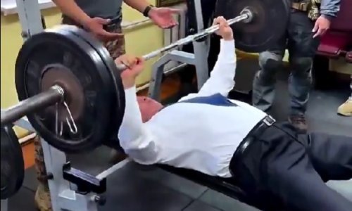 Mongolski predsjednik pokazao zavidnu snagu: S 58 godina podigao 100 kilograma