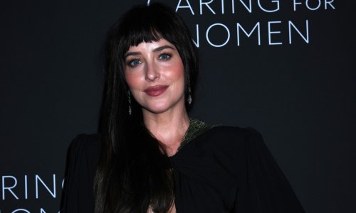 Dakota Johnson pokazala novu boju kose, a u dramatičnoj haljini izgledala je poput gotičke heroine