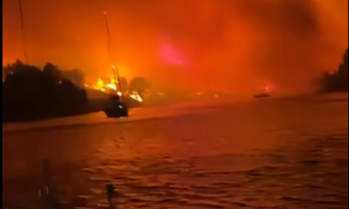 VIDEO Dratične snimke s Brača: Vatra stigla do same Milne, ljudi s brodova gledali kako im gore parcele – 'Evo, trud gori'