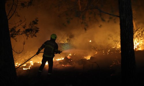 Objavljena snimka gašenja resorta Gava na Braču: Dim i vatra na sve strane
