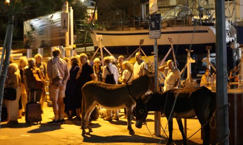 FOTO/VIDEO Dramatična noć na Braču: Ljudi u Milini s tovarima bježali od požara
