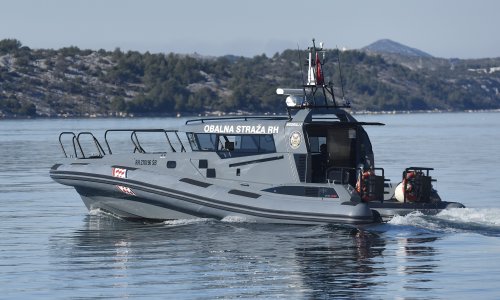 Usred požara na Braču 'Modruljom' evakuirana trudnica i dvoje pacijenata