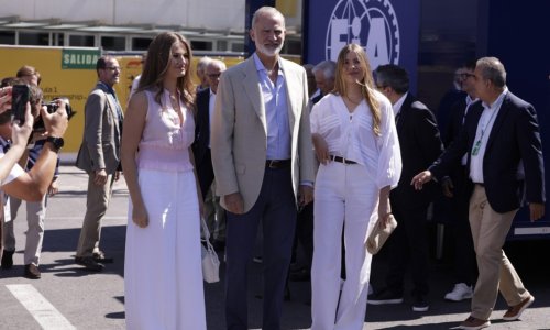 Šetnja padokom u ležernom stilu: Kralj Felipe sa kćerima uveličao povratak Formule 1 u Madrid nakon 45 godina