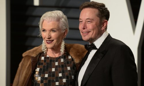 Maye Musk otkriva obiteljske tajne: 'Mahne rukom da izrazi emociju, a oni vide fašistički pozdrav'