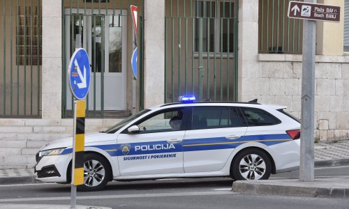 Izgledaju gotovo isto, ali jedan dio policijskog automobila potpuno je drukčiji od vašeg: Postoji dobar razlog