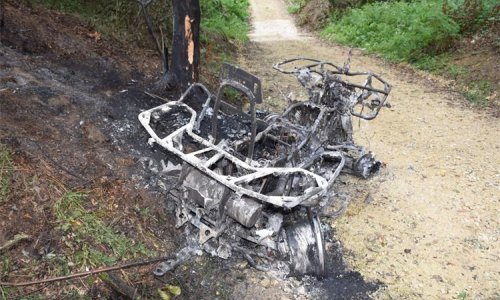 Teška nesreća kod Čakovca: Quadom udarili u drvo, vozač i putnik izletjeli, vozilo potpuno izgorjelo