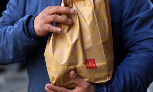 Ima 91 godinu i već osam godina radi u McDonald'su: Njegov razlog dirnuo je internet