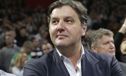 Legenda udarila po Vučiću: 'Kriminalci u Ćacilendu - skinite maske i kapuljače, to nije srpski'