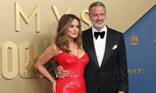Mariska Hargitay zablistala u crvenom, a uz nju čovjek kojeg ljubi više od 20 godina