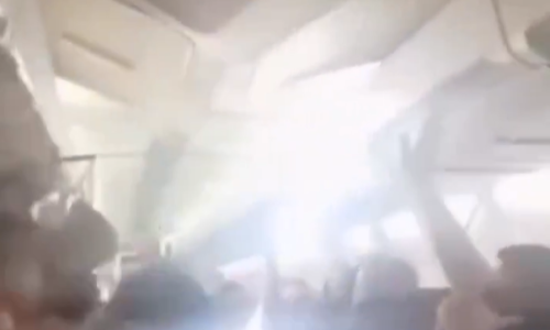 VIDEO Avion se počeo doslovno raspadati: Putnici su se krenuli moliti, a onda...