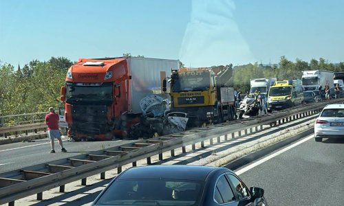Teška nesreća na zagrebačkoj obilaznici: Automobili potpuno smrskani, kolona duga dva kilometra