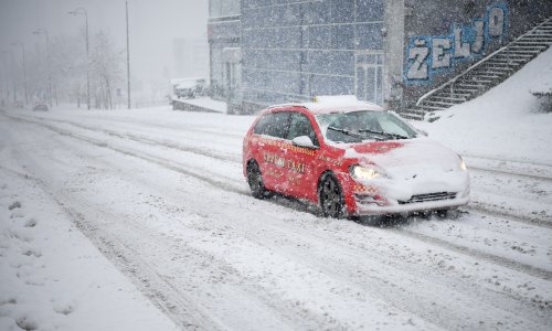 Ovo ćemo uskoro gotovo svi raditi u automobilu, a može biti opasno već pri 16 km/h: ADAC upozorava