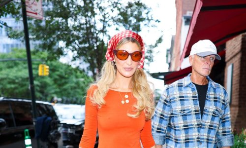 Seoski šarm usred Manhattana: Bella Hadid u mikro haljini i s maramom na glavi prošetala najpoželjniji jesenski stajling