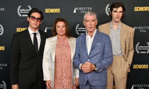 Kakvi frajeri: Pierce Brosnan okupio obitelj u Hollywoodu, a zgodni sinovi s pratnjama napravili pomutnju